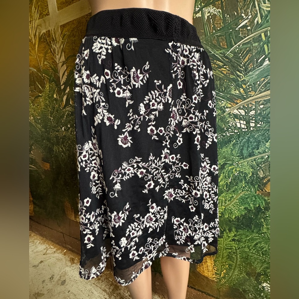Joe B By Joe Benbasset Embroidered Floral Medium  Midi Skirt